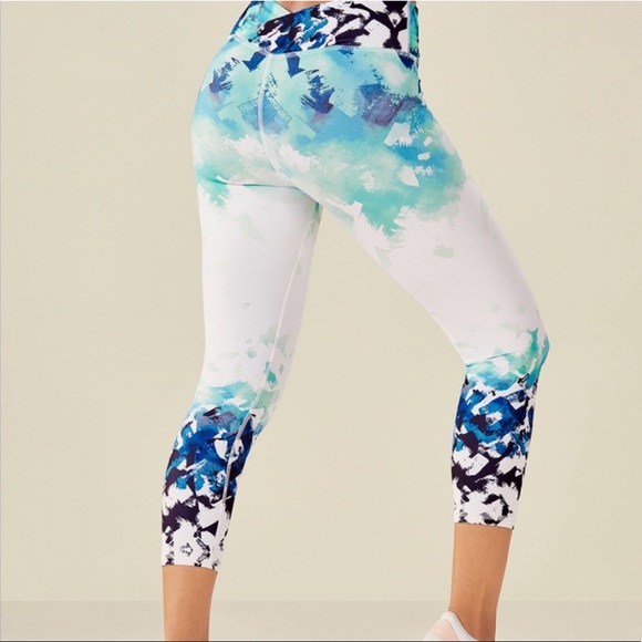 NWT Fabletics Winn Blue White Powerhold Capri - Picture 4 of 6
